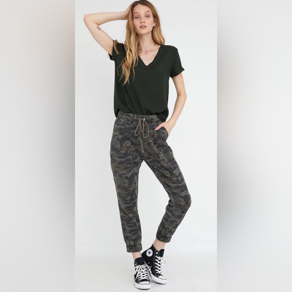 NWT Bella Dahl Crop Camo Joggers Pants With Pockets Size L